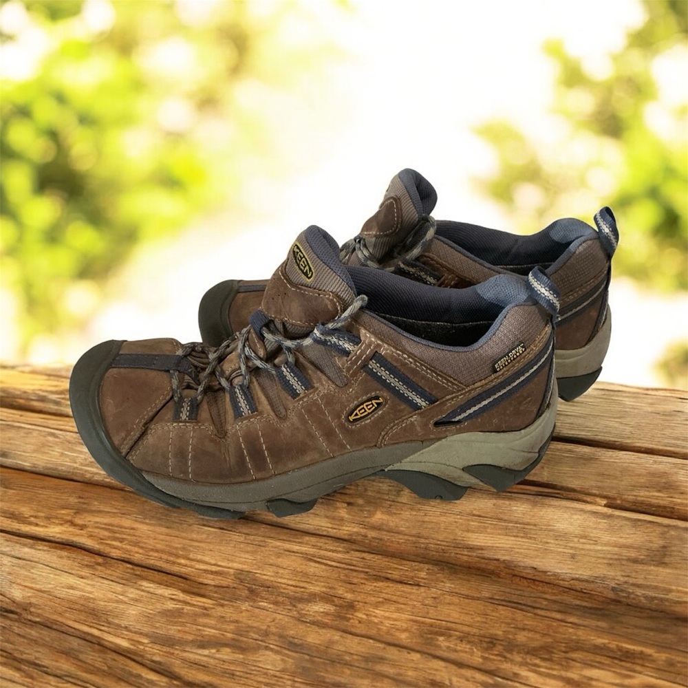 KEEN WOMENS HIKING WALKING SHOE SIZE 10